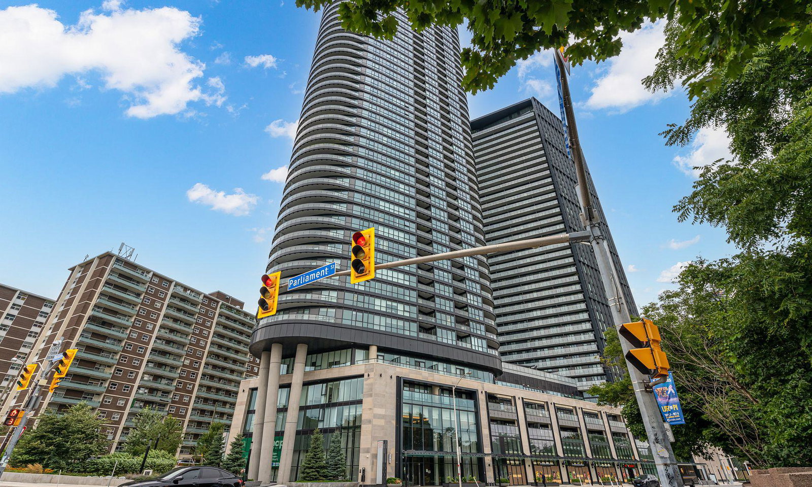 Via Bloor 2 Condos exterior
