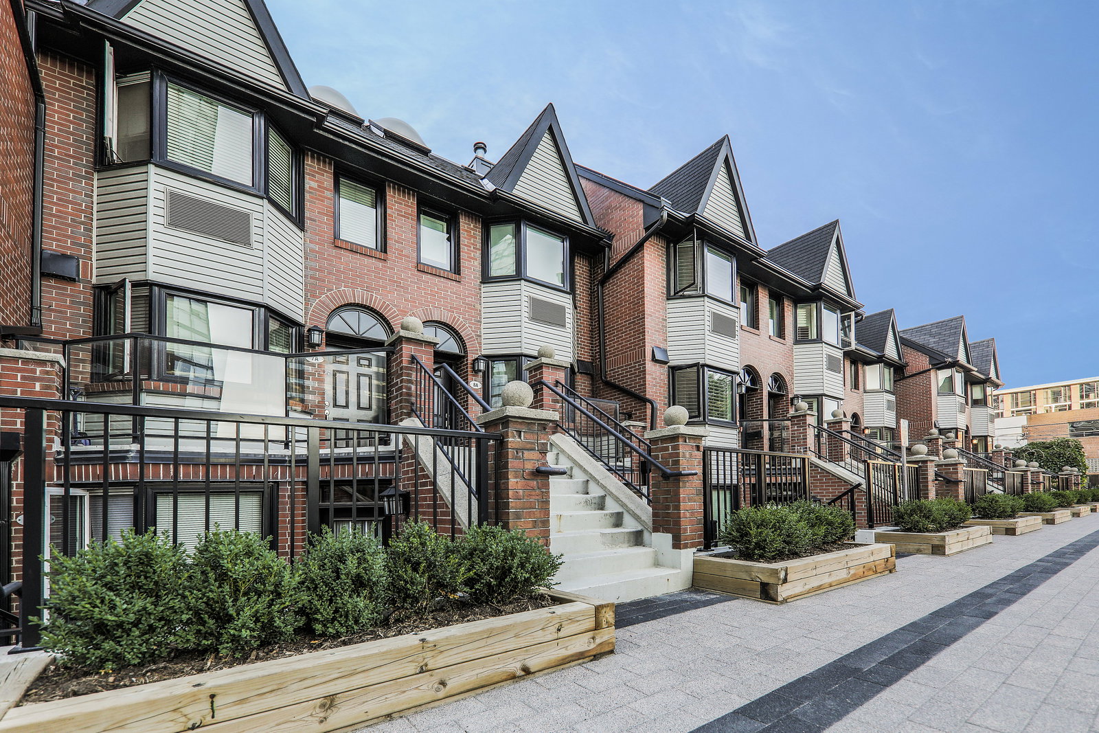 574 Wellington Street West Condos condo building exterior