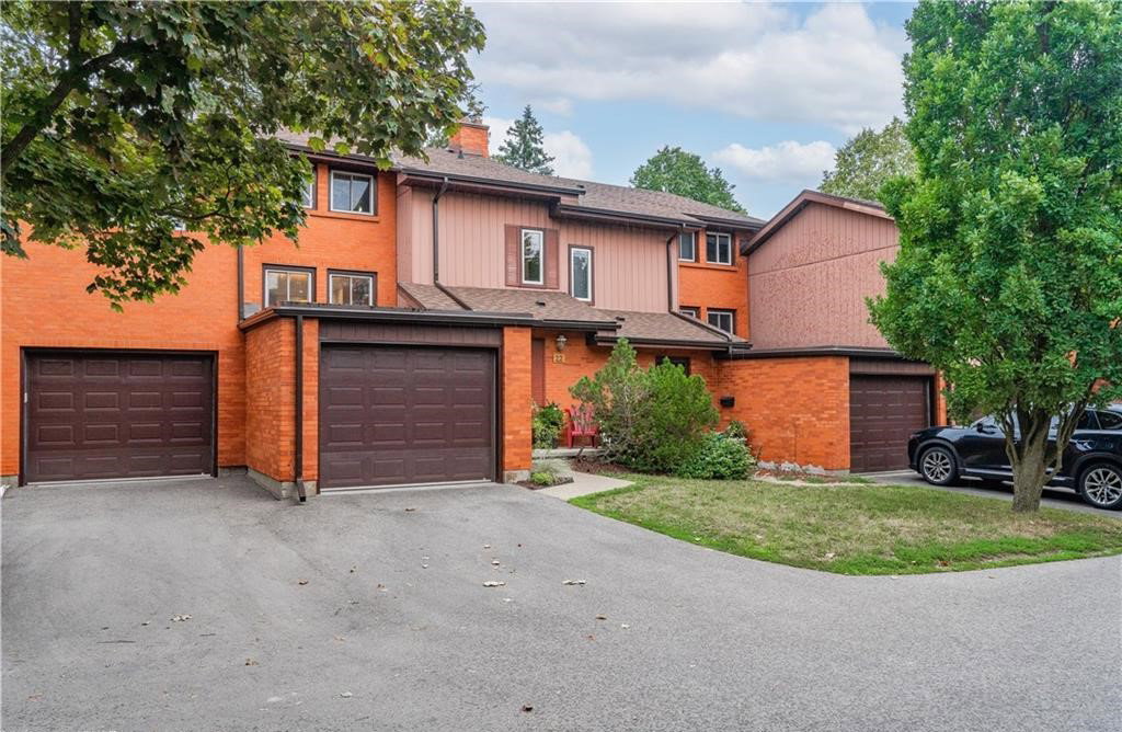 206 Candlewood Crescent exterior