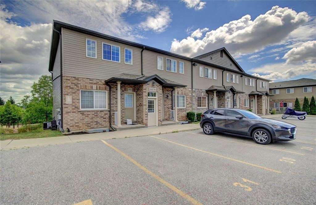 1180 Countrystone Condos exterior