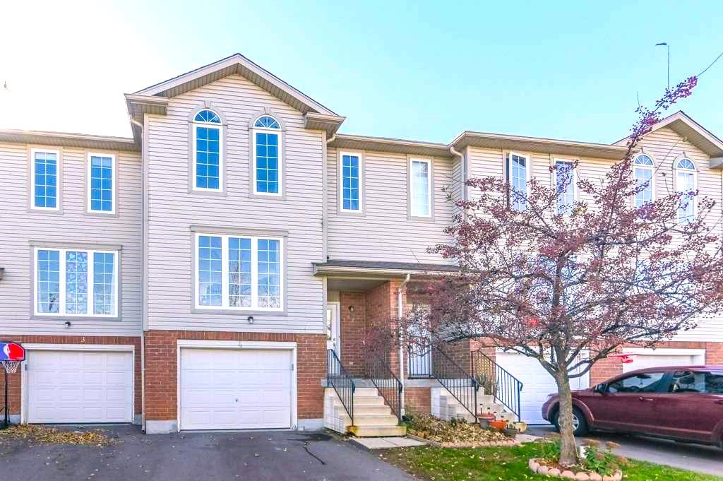 600 White Elm Townhomes exterior