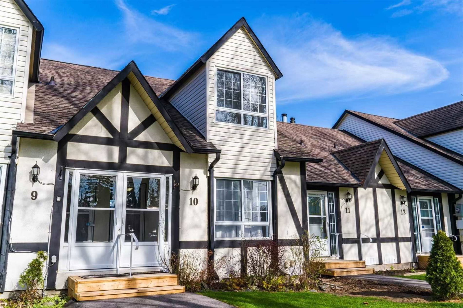 Laguna Shores Mews exterior