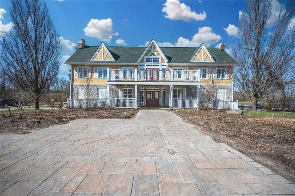 Carriage Country Club Towns exterior