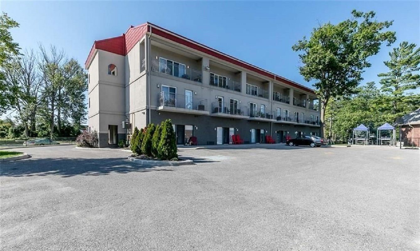 361 Mosley Street condo building exterior