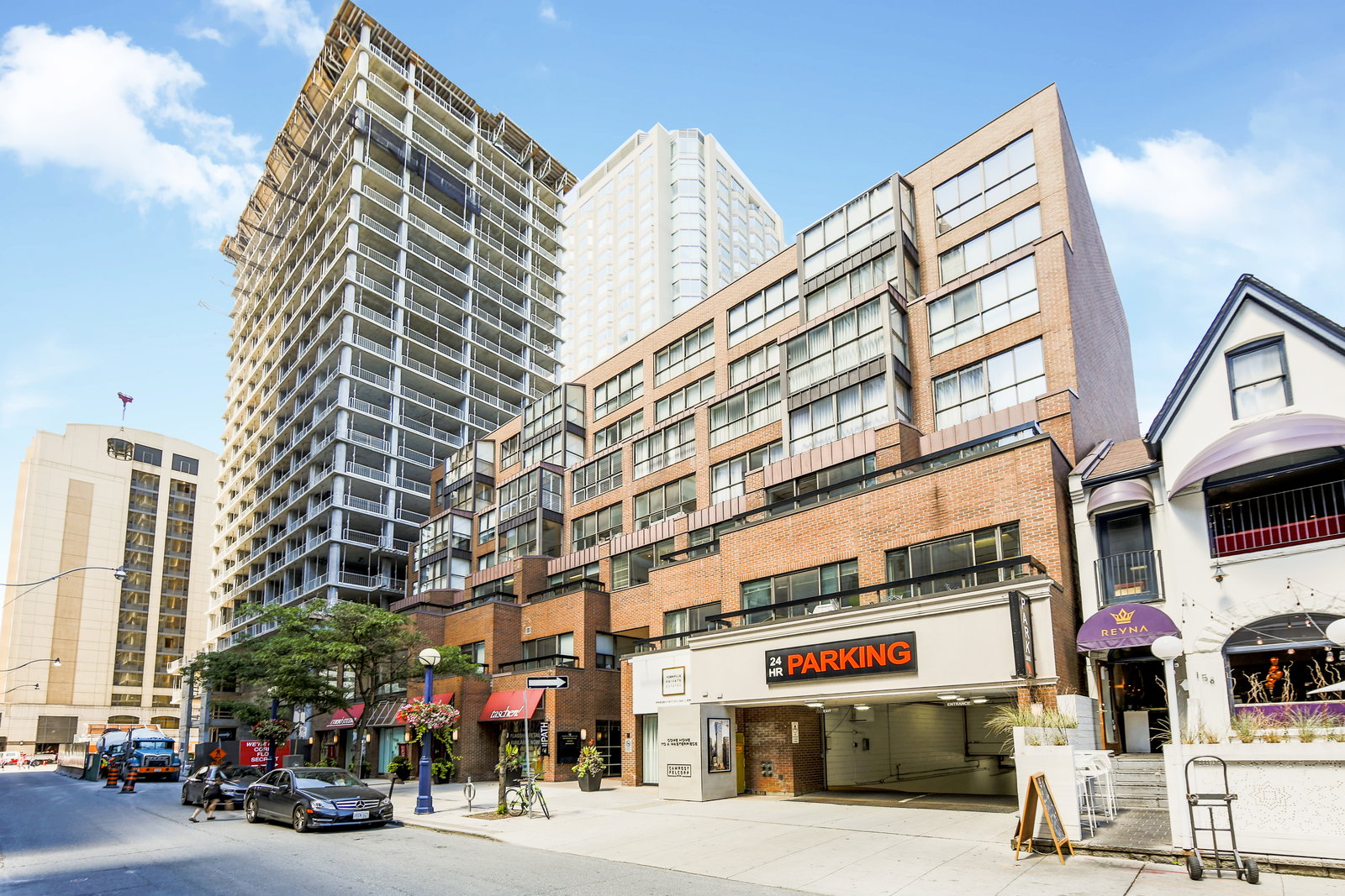 Renaissance Court Residences exterior