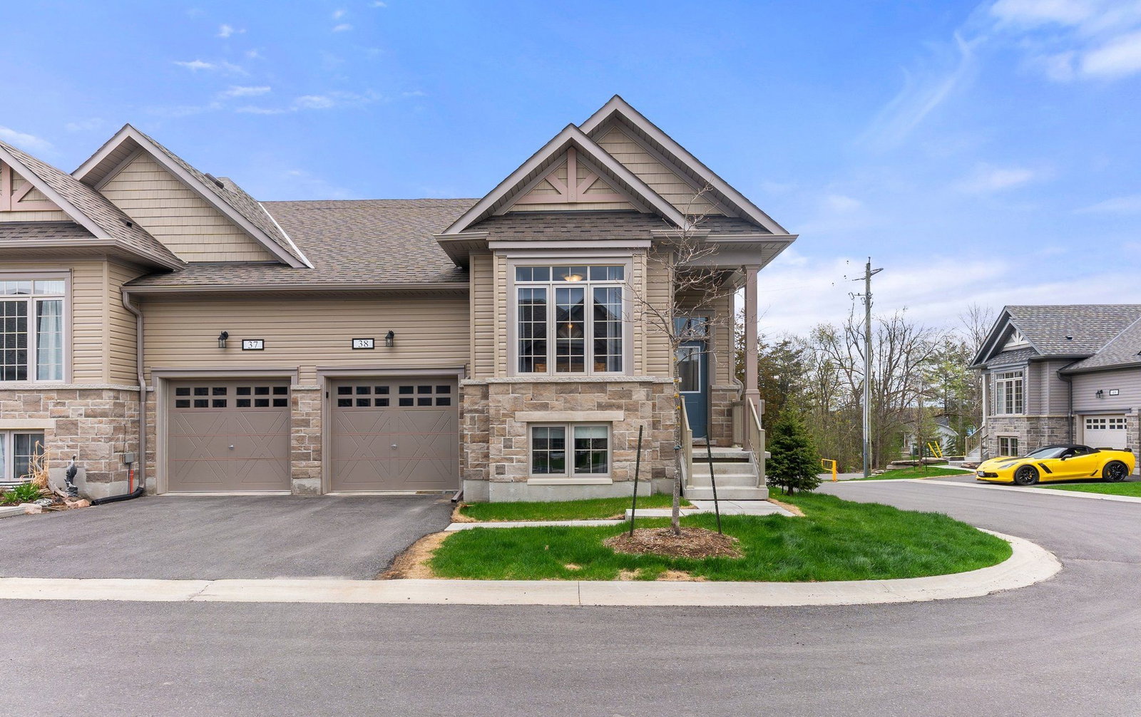 17 Lakewood Crescent South exterior
