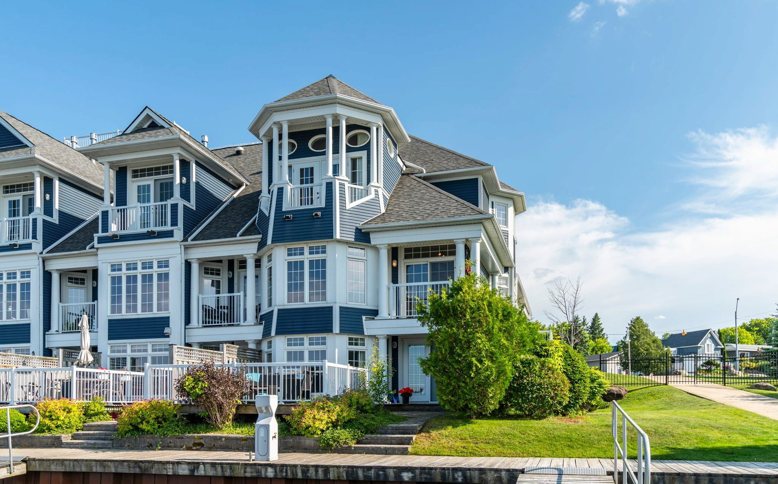 Mundy's Harbour Condominiums condo