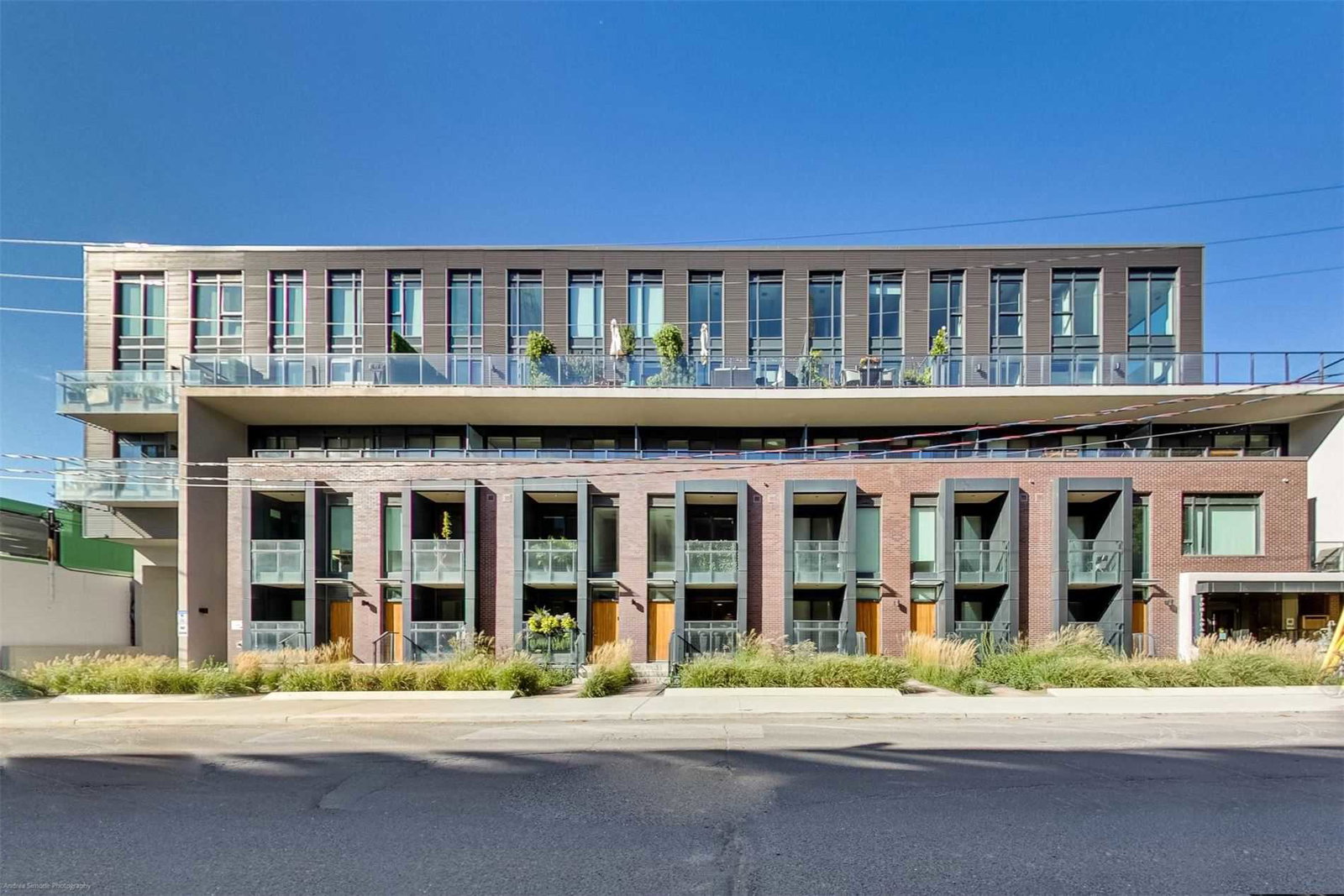 90 Niagara exterior