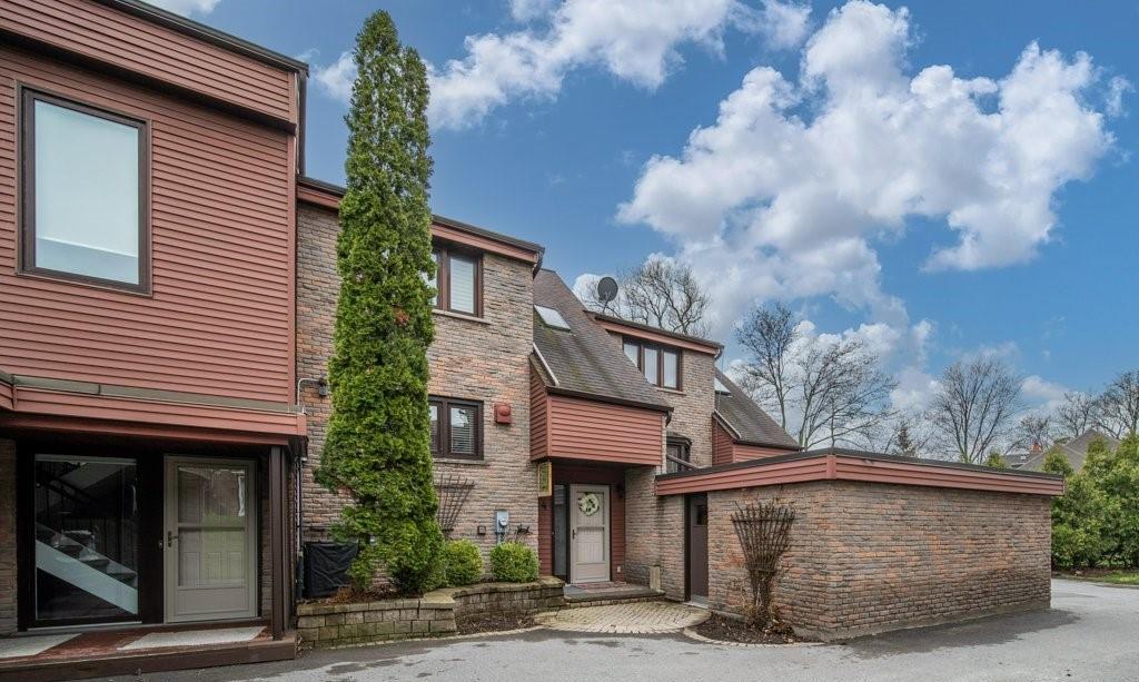 Bay Tree Condos exterior