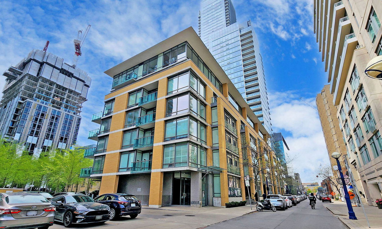 The Villas at 18 Yorkville condo