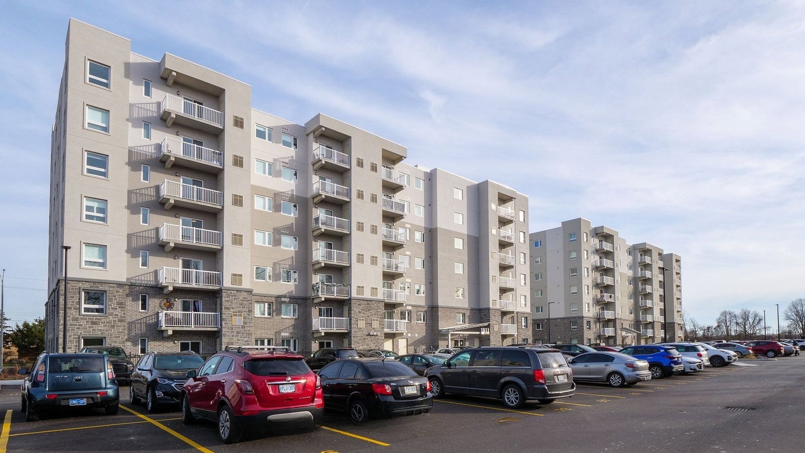1611 Banwell Road exterior