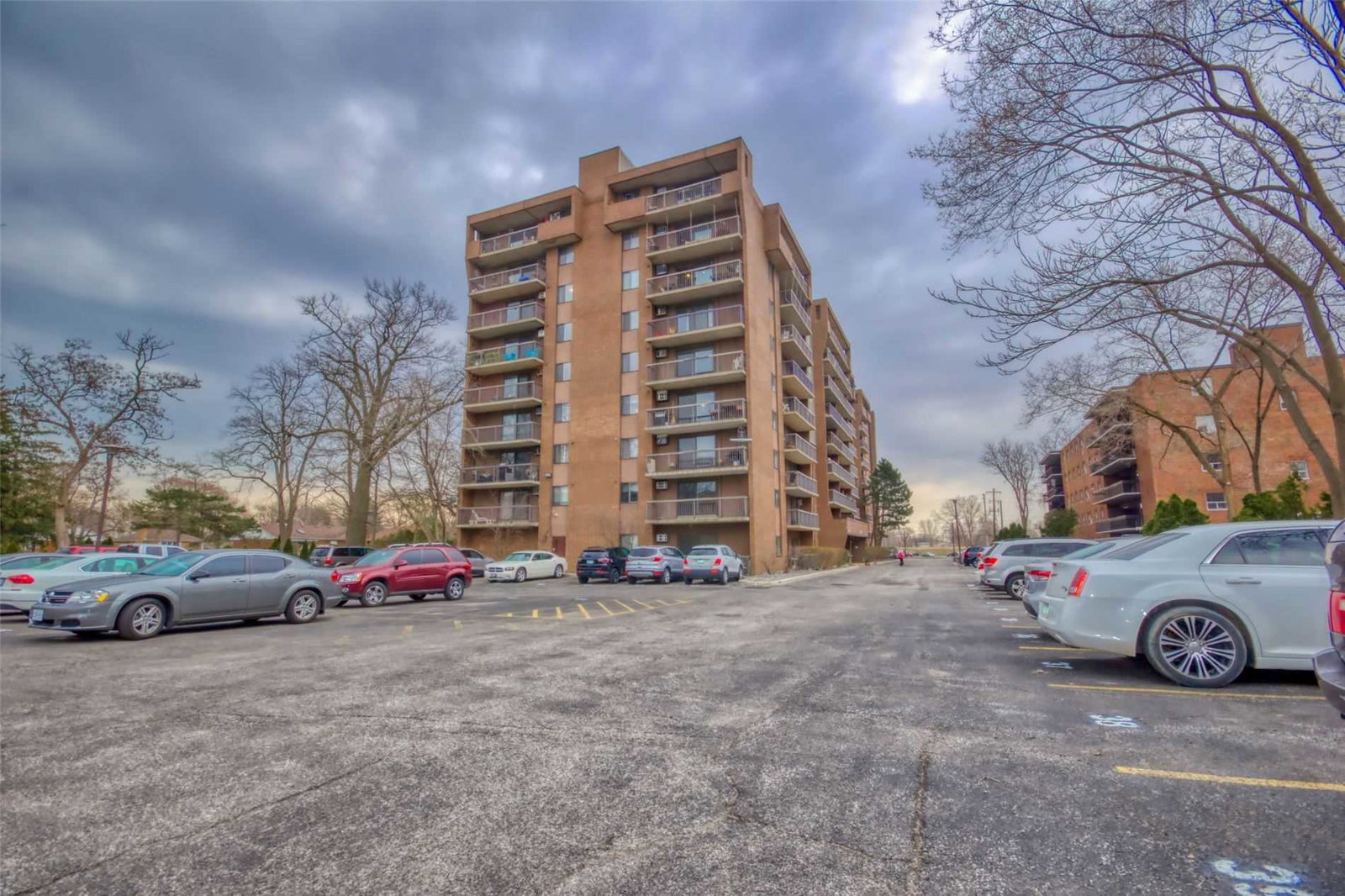 Colony At The Park Condominiums exterior