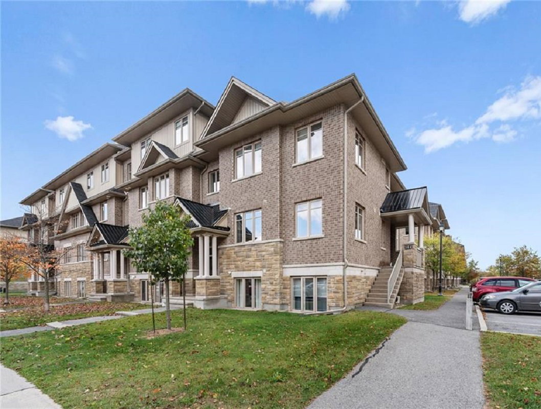 Woodroffe Jade condo