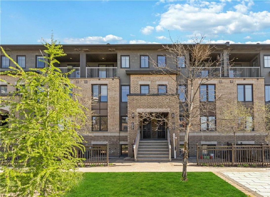 Lindenshade and Longfields Townhomes exterior