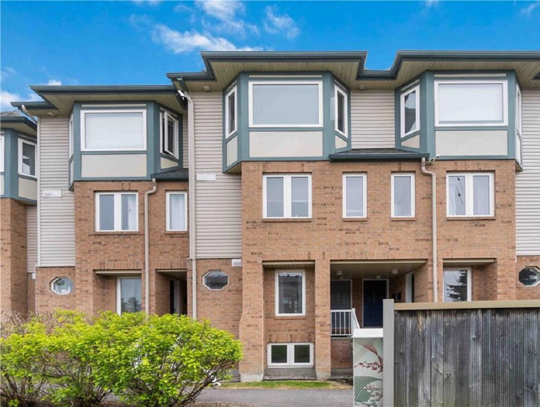 Qualicum Ridge Terrace Homes condo building exterior