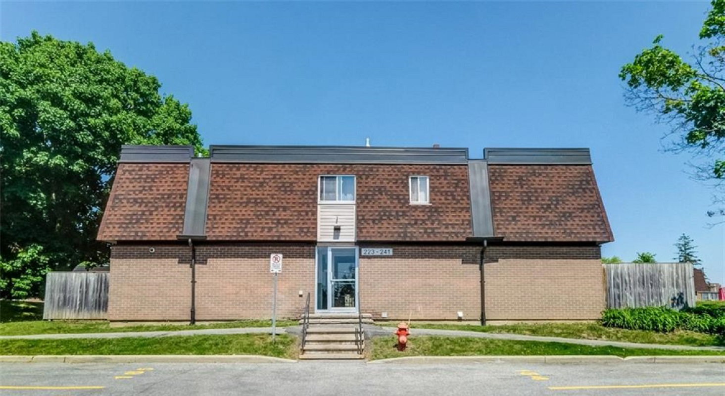 Garden Glen Private Townhomes exterior