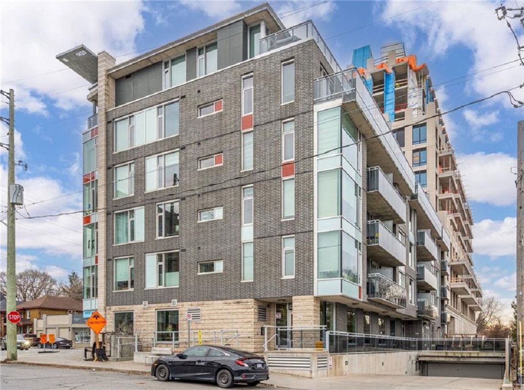 The Wellington at Island Park condo building exterior