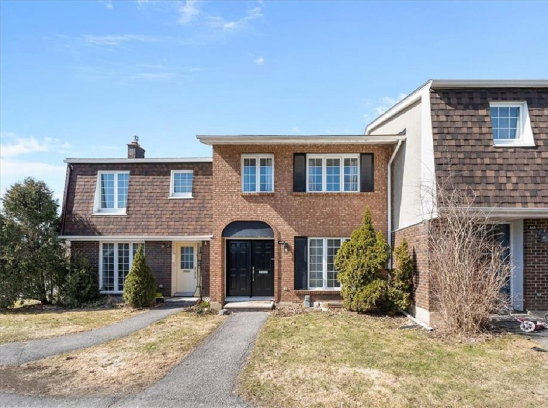 Carleton Square condo