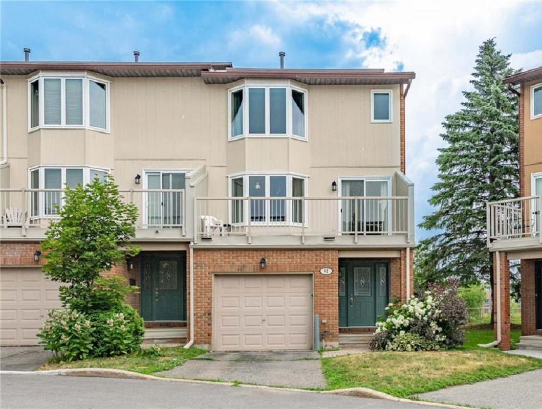 Huntview Private Townhouses condo