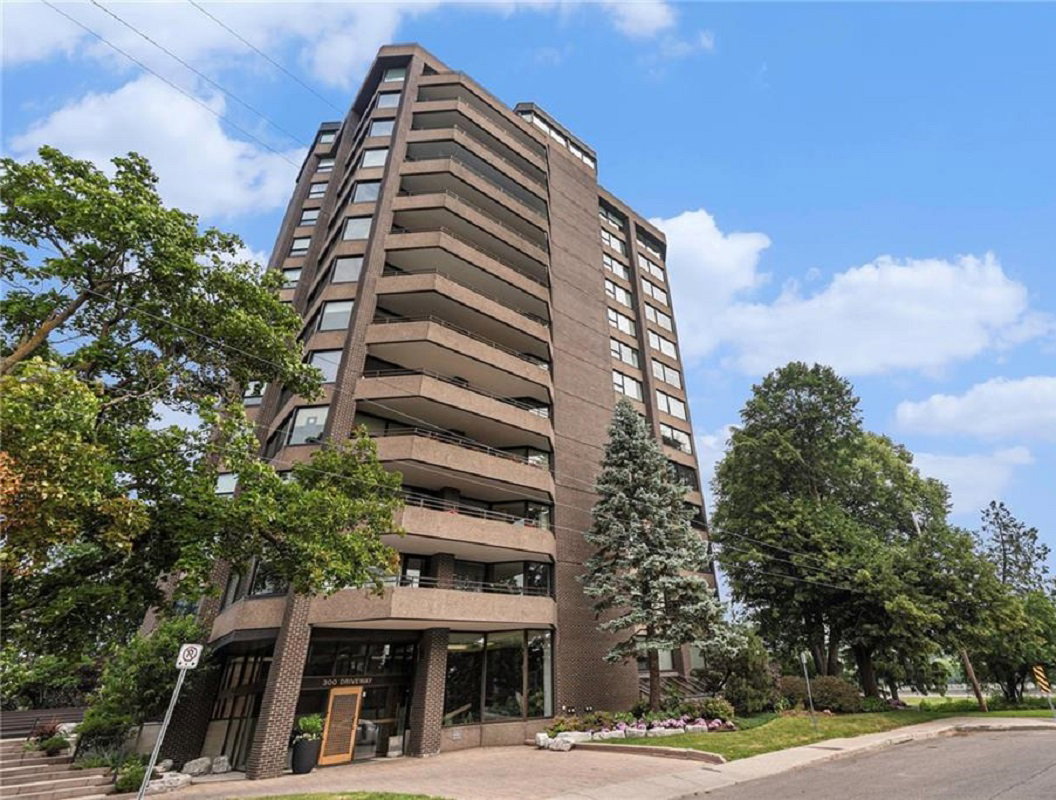 300 Queen Elizabeth Driveway exterior