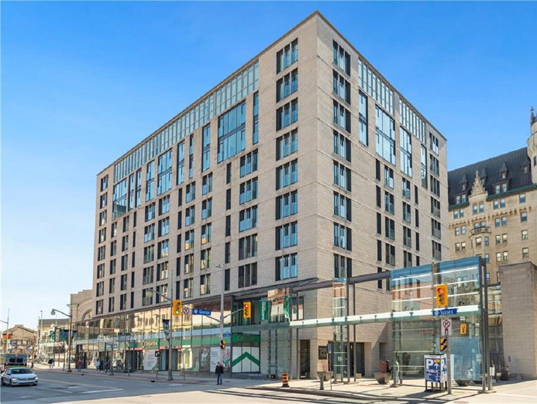 700 Sussex exterior