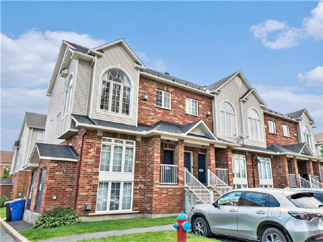 Baycrest Gardens exterior