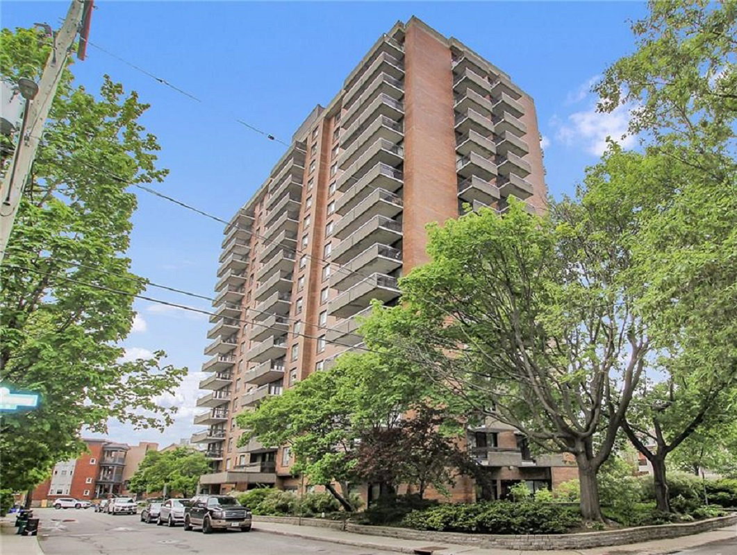 20 The Driveway exterior