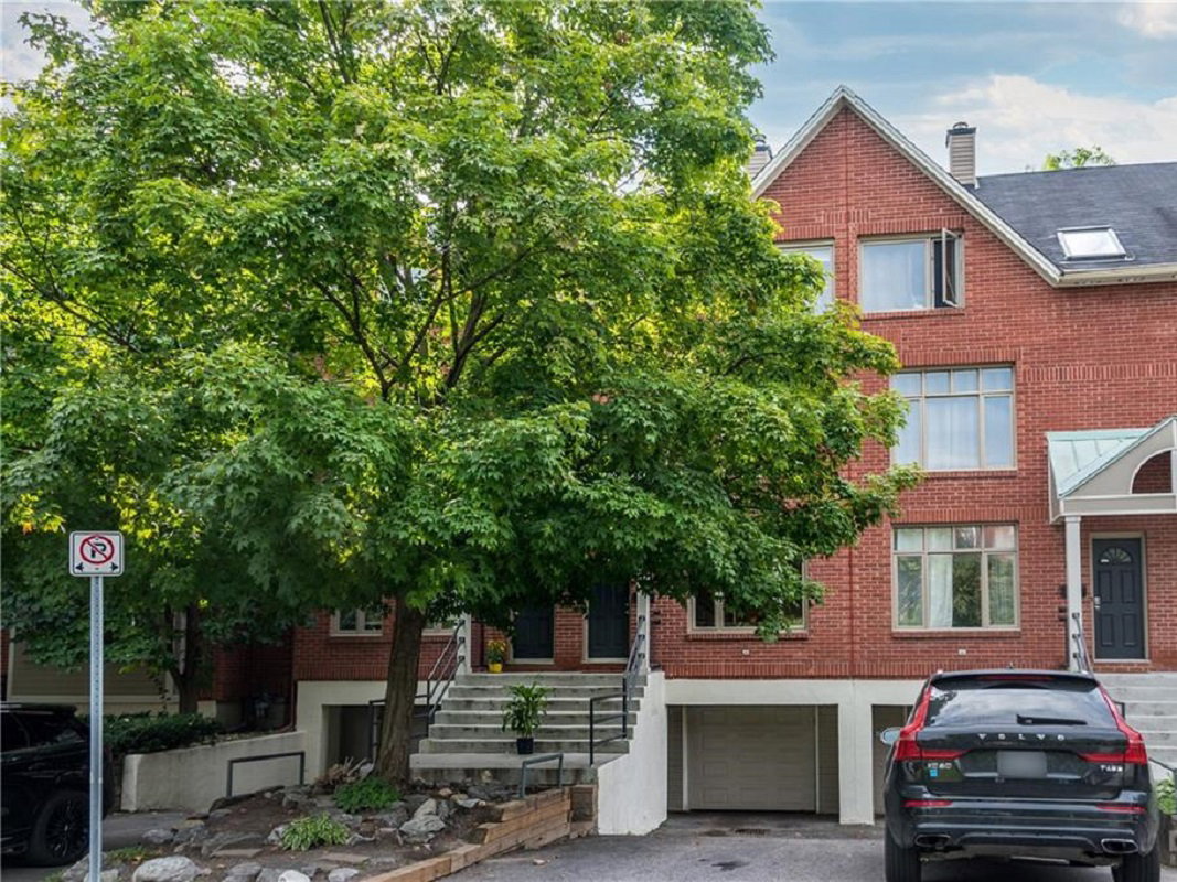 Parkview Court exterior