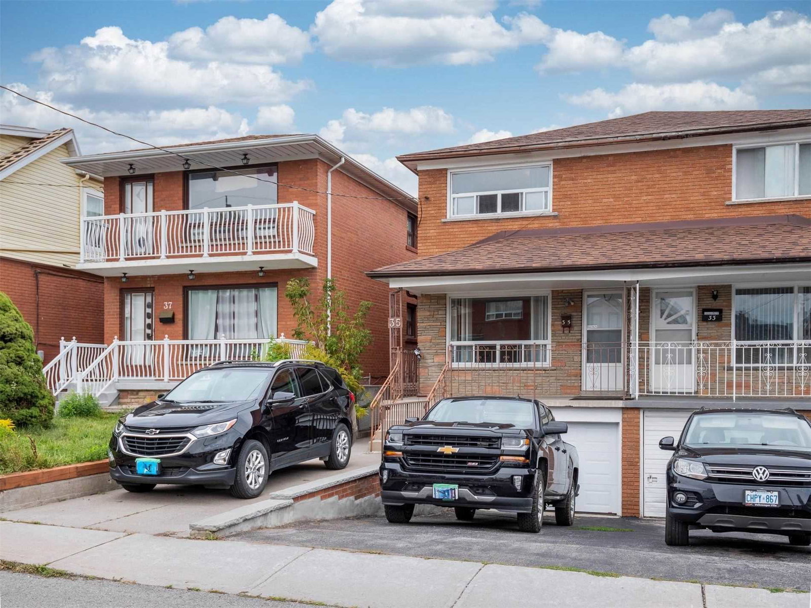 35-37 Robinson Avenue exterior