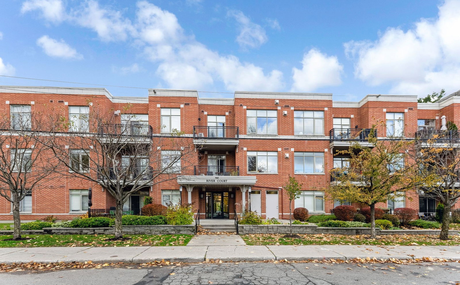 River Court Lofts exterior