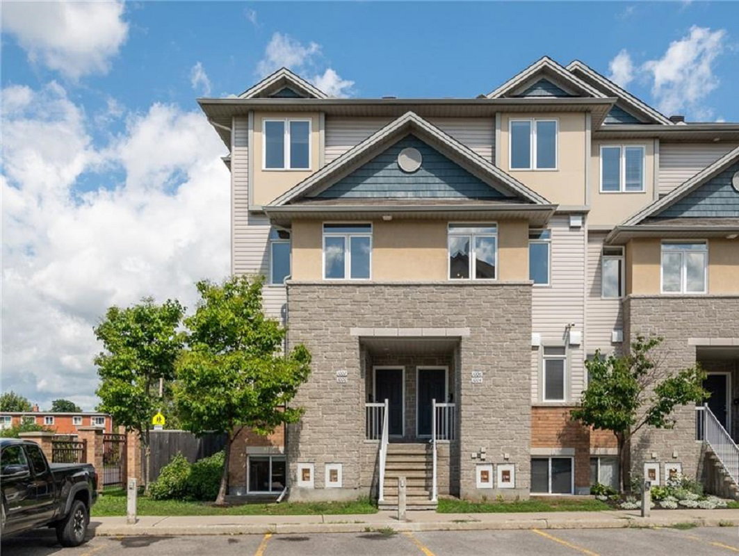 Redtail Private Townhomes exterior