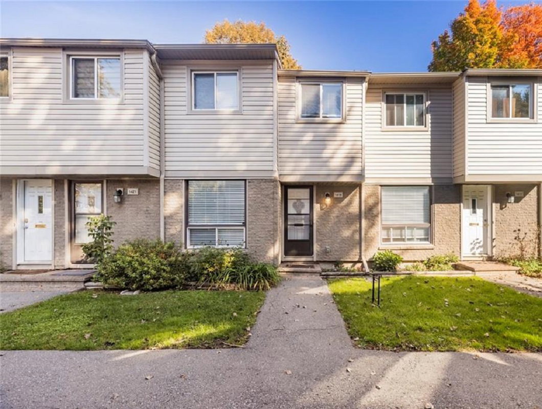 Perez Crescent Townhomes condo