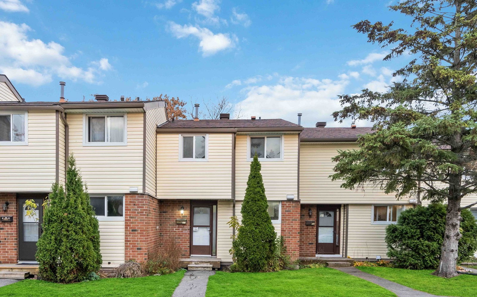 1377-1468 Palmerston Drive exterior