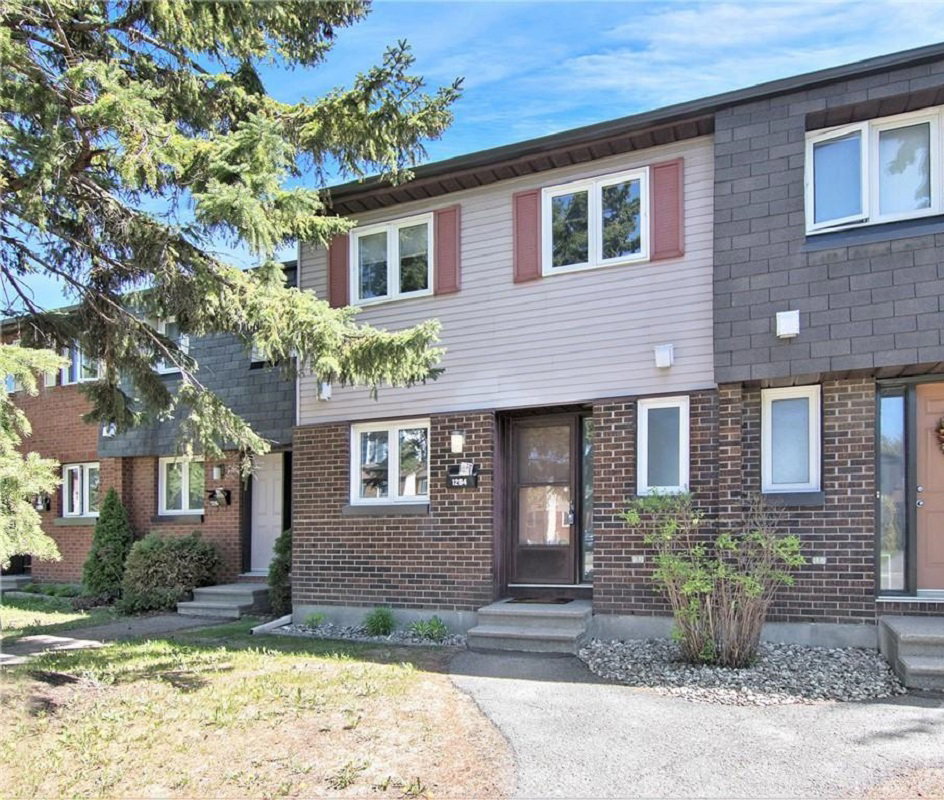 Cedarcroft Crescent Townhouses exterior