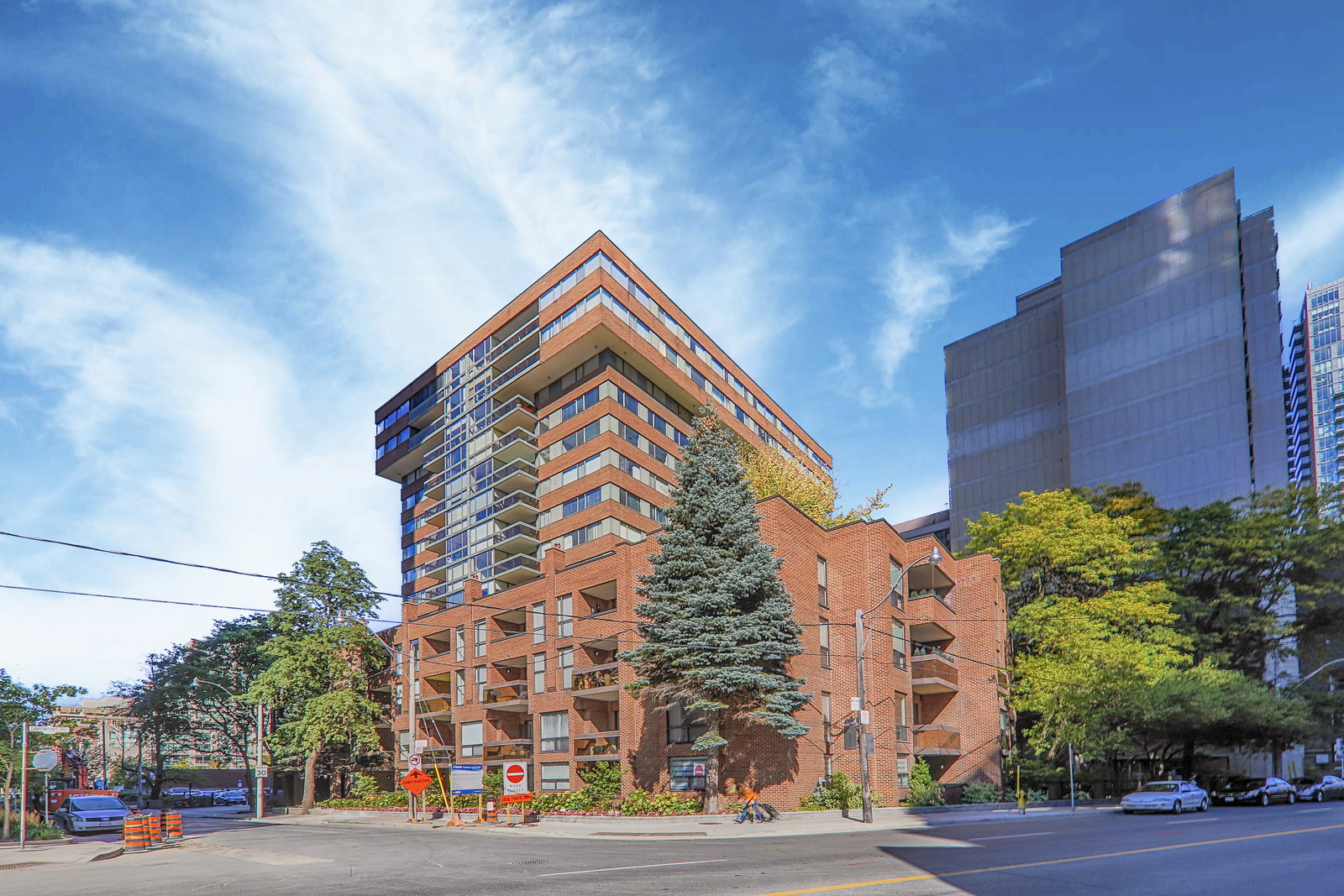 15 McMurrich St condo