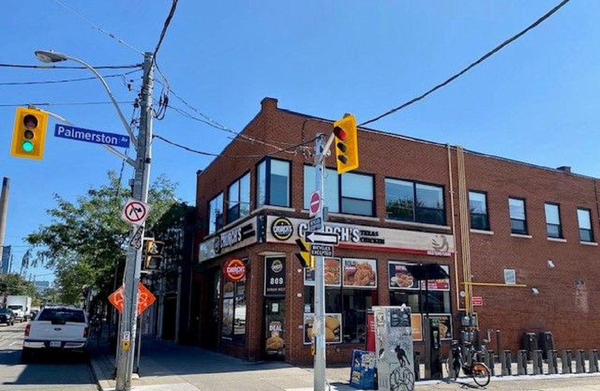 809 Dundas Street West exterior