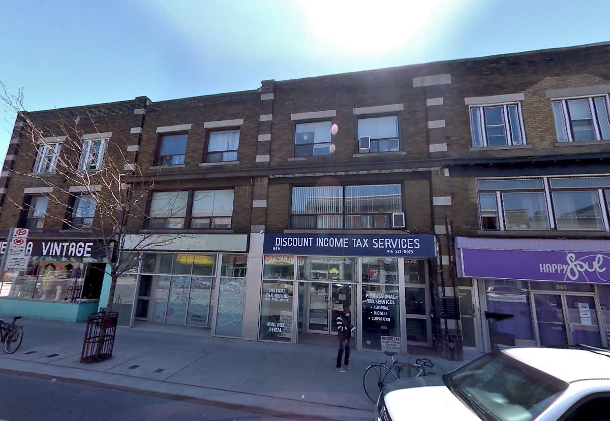959 Bloor Street West condo building exterior