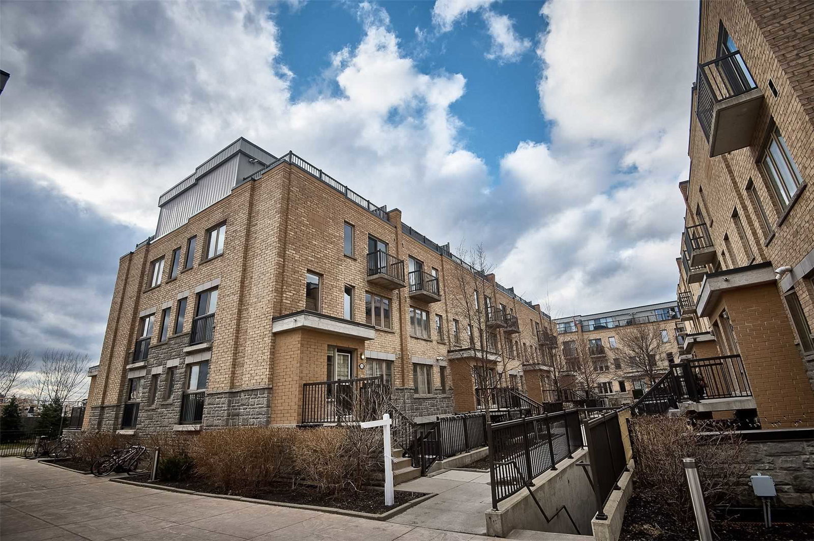 7-15 Foundry Avenue Townhomes exterior