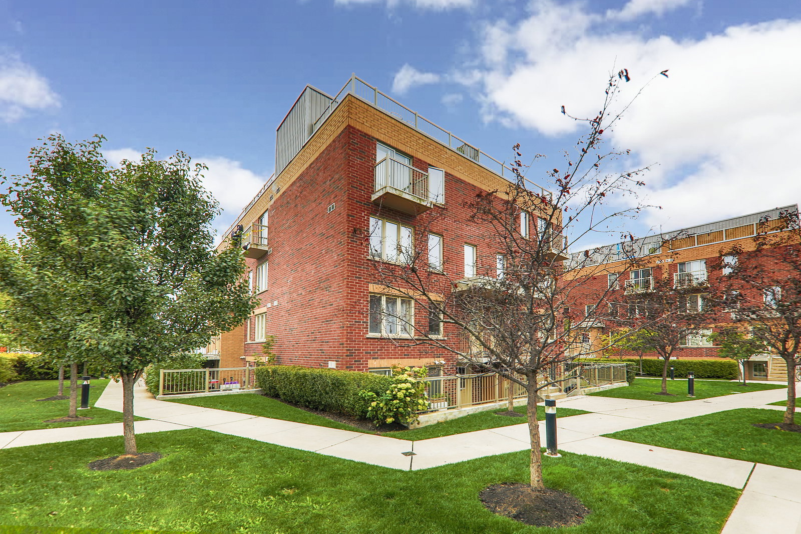 Brownstones on Wallace Condos condo
