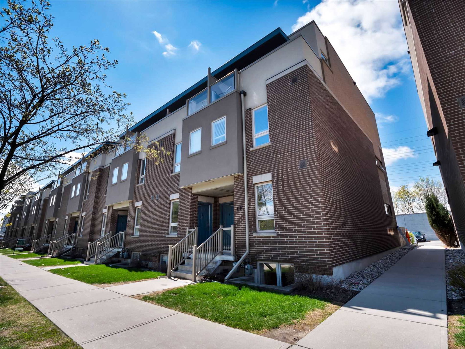 Caledonia Towns on the Park condo