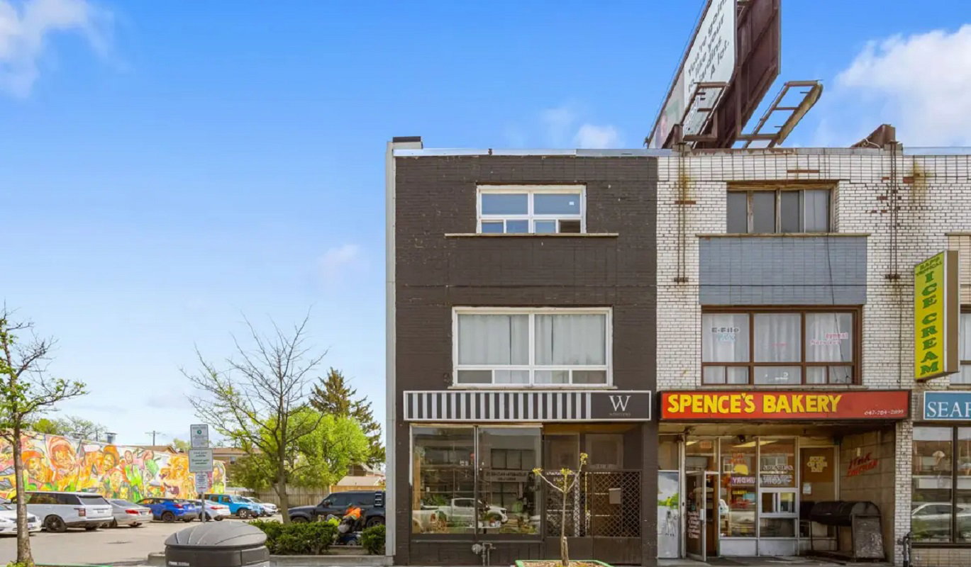 1537 Eglinton Avenue West condo building exterior