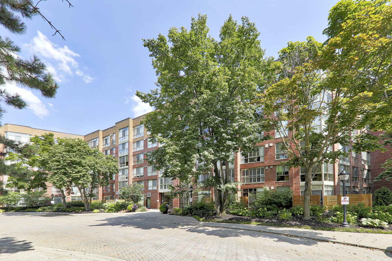 South Kingsway Village I Condos condo