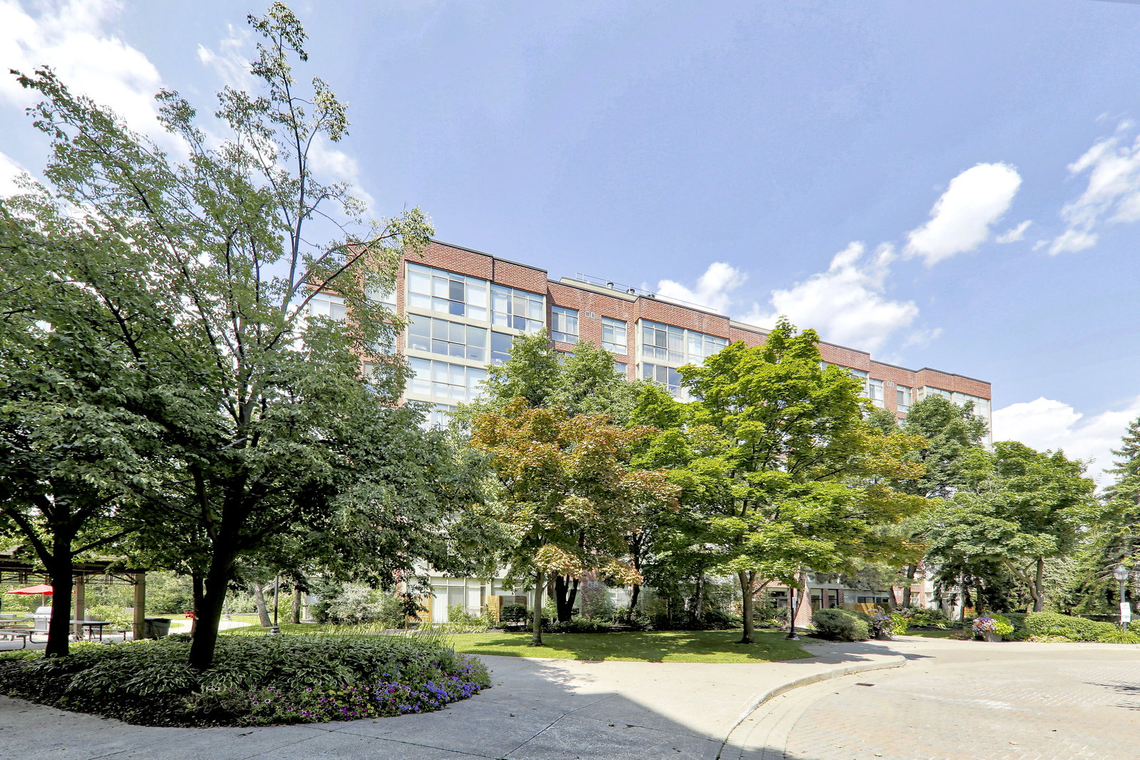 South Kingsway Village III Condos exterior