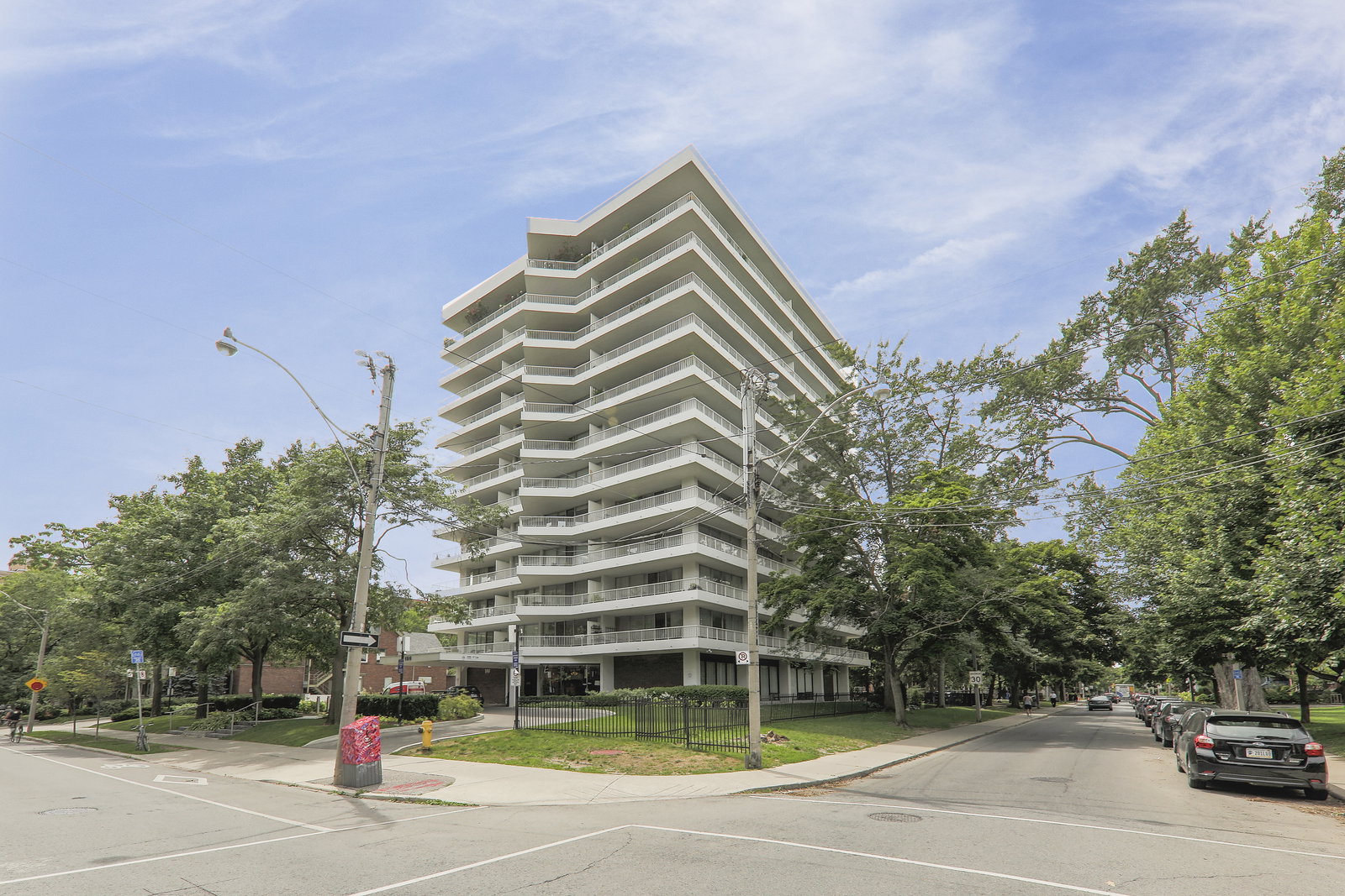 190 St George Condos condo building exterior