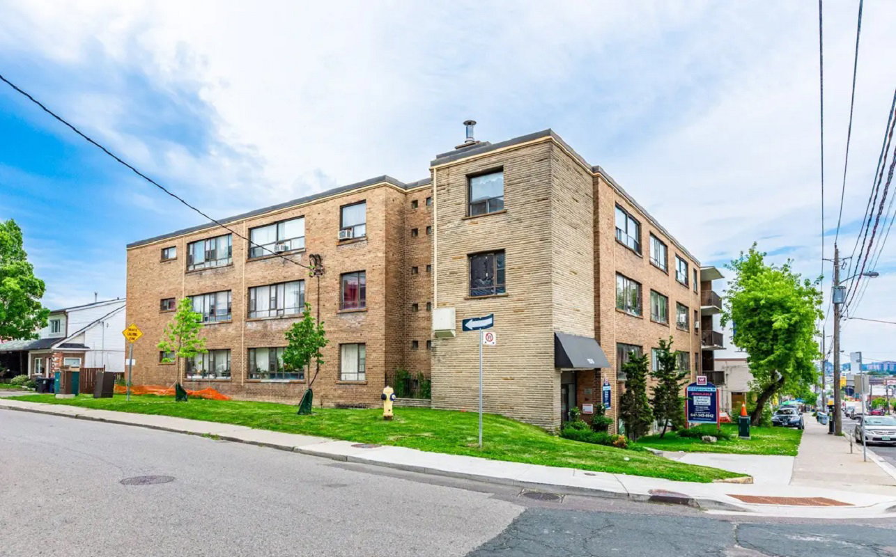 2507-2515 Eglington Avenue West condo building exterior