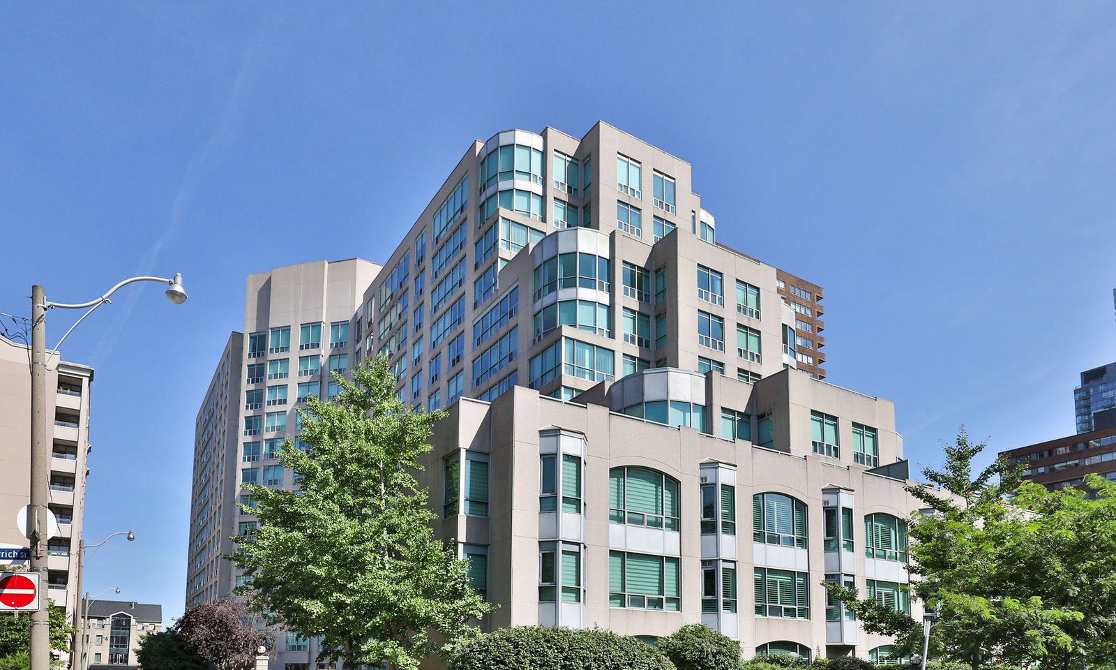 The Memphis Condos exterior
