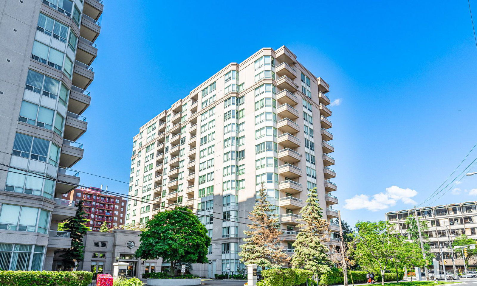 Crystal Towers Condos exterior