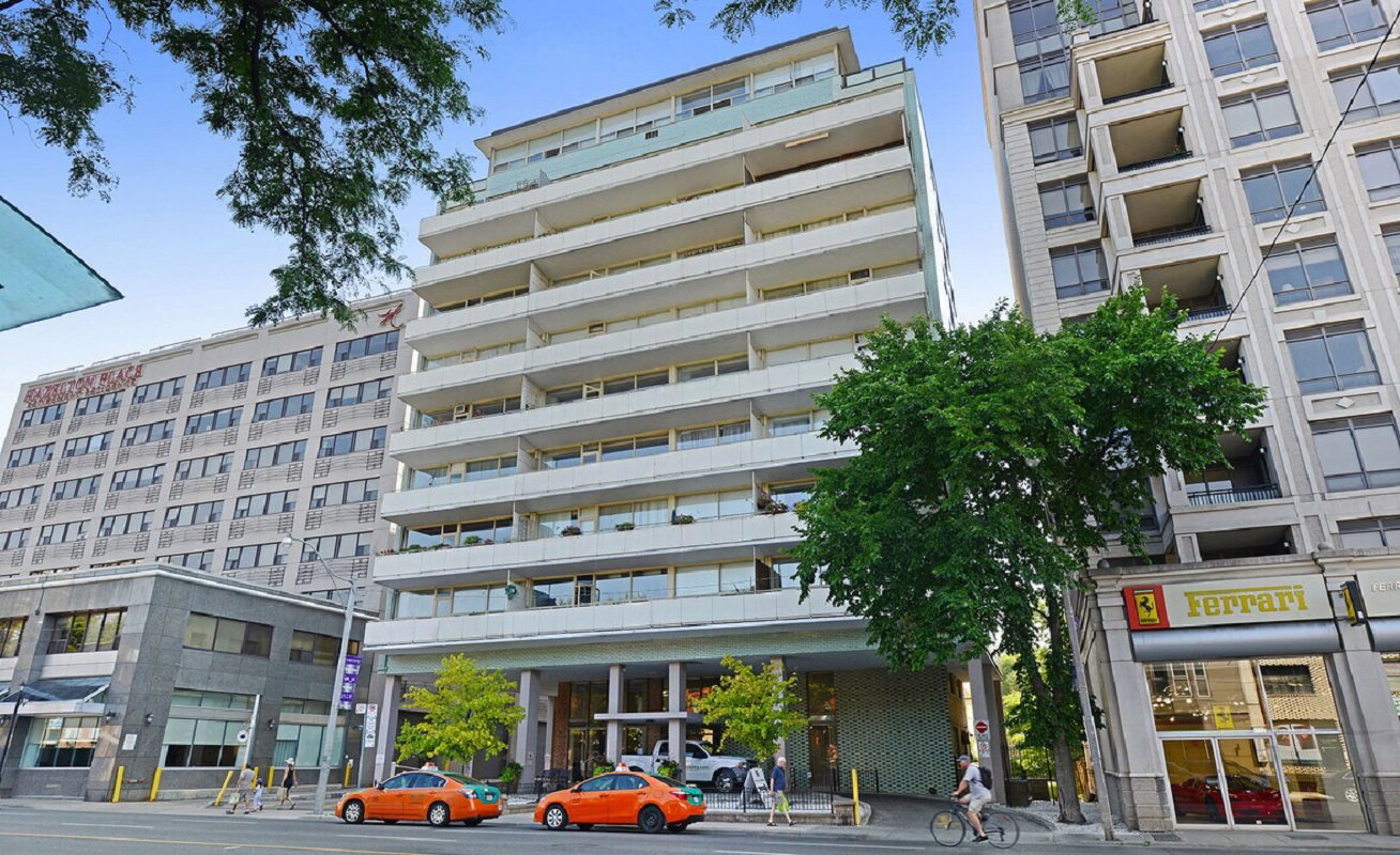Avenue Park Apartments exterior