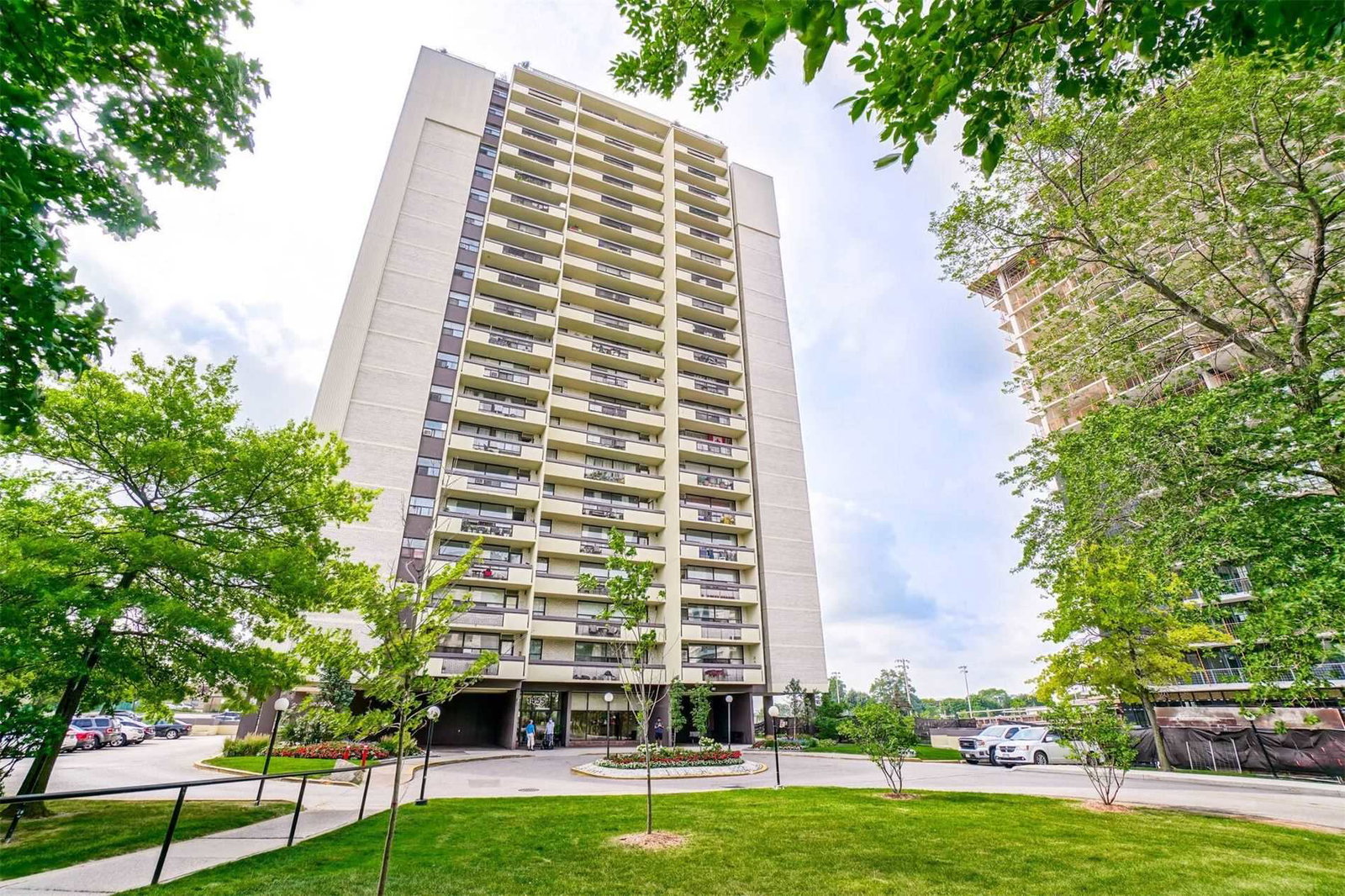 Lawrence Square Condos exterior