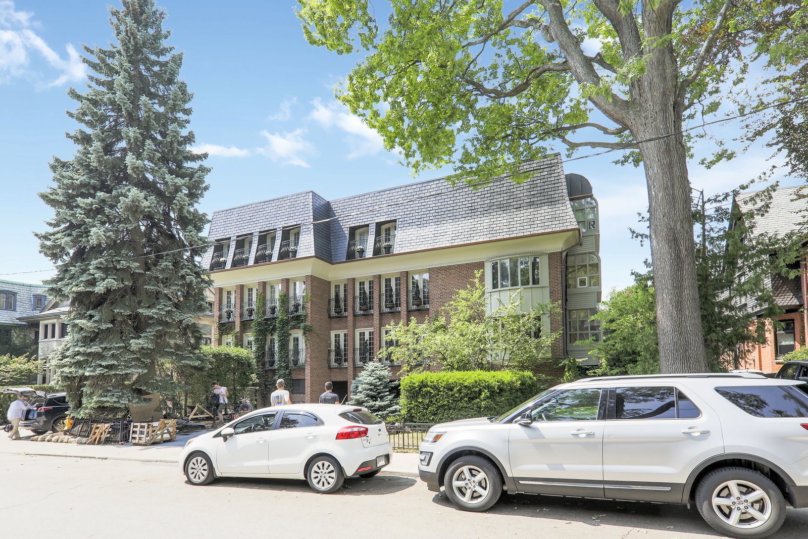 8 Hawthorn Avenue Condos exterior